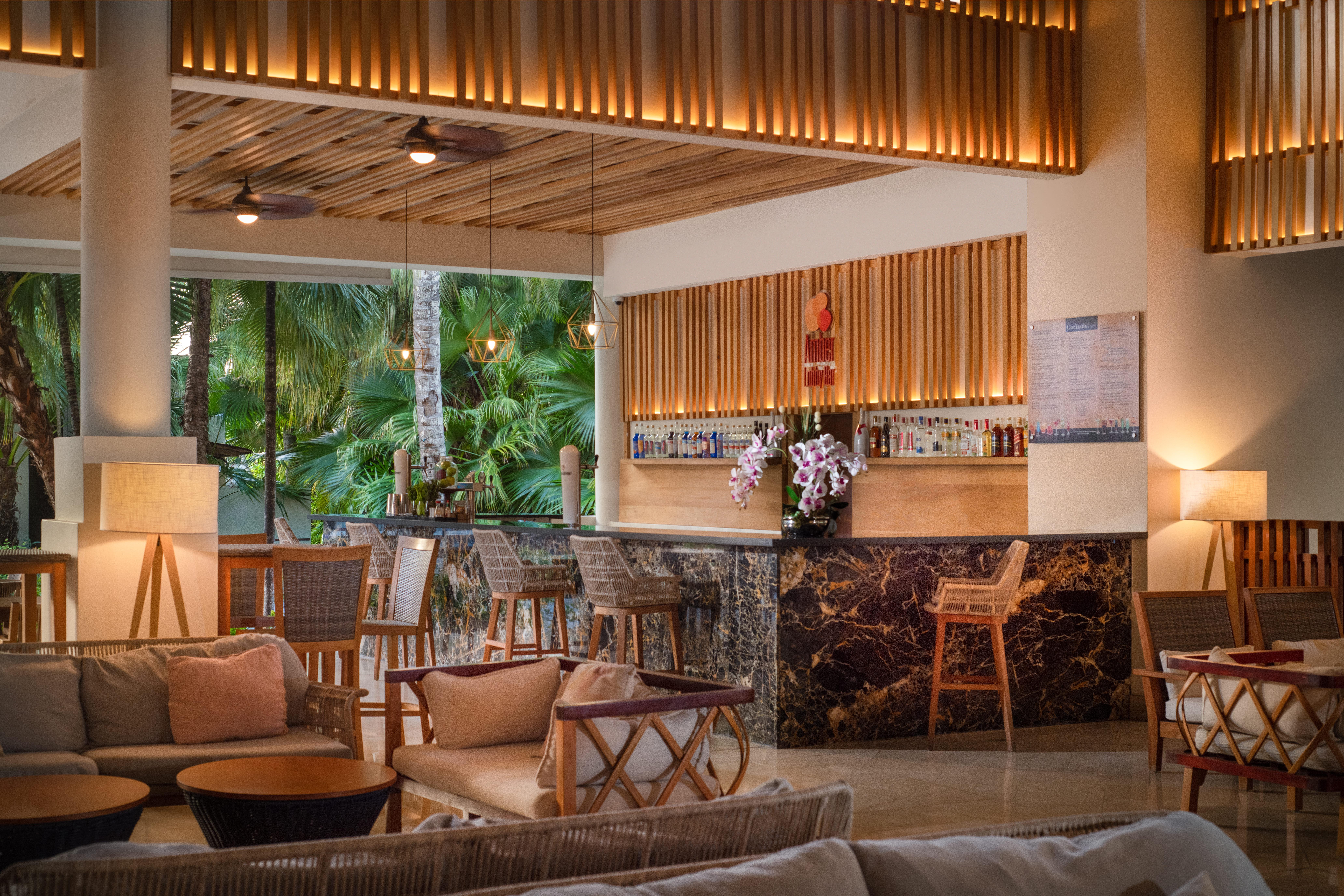 Impressive Premium Punta Cana Exterior foto The bar at the lobby