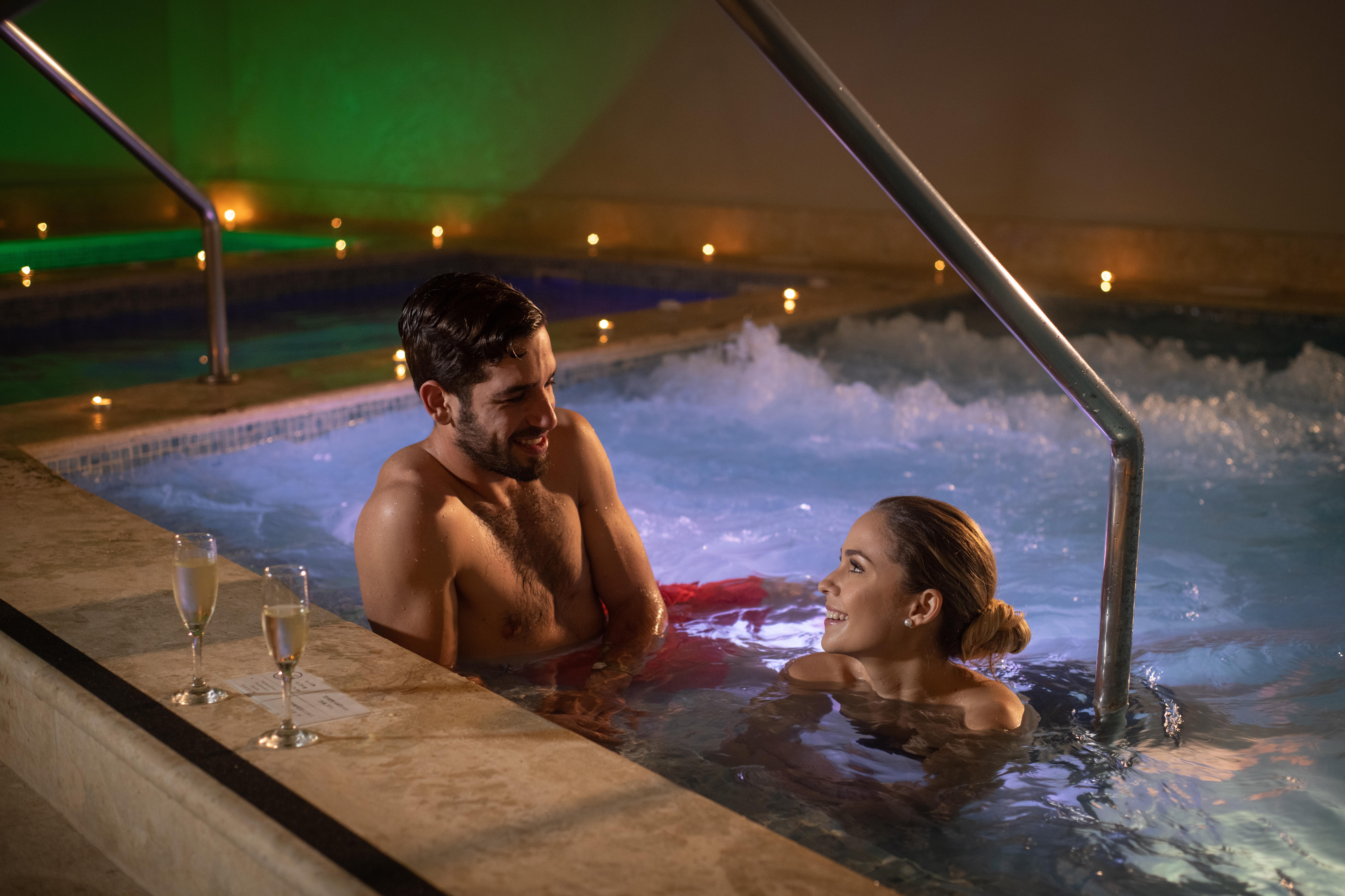 Impressive Premium Punta Cana Exterior foto A couple in a spa